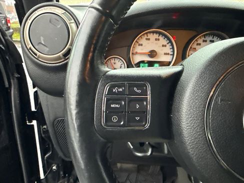 Used 2017 Jeep Wrangler Unlimited Sahara image 25