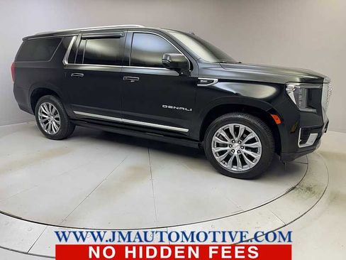 Used 2022 GMC Yukon XL Denali w/ Denali Premium Package image 7