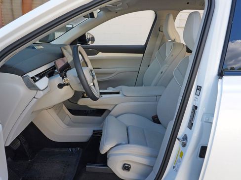Used 2025 Volvo EX90 Plus AWD/4WD image 16