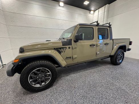 Used 2020 Jeep Gladiator Sport AWD/4WD image 2