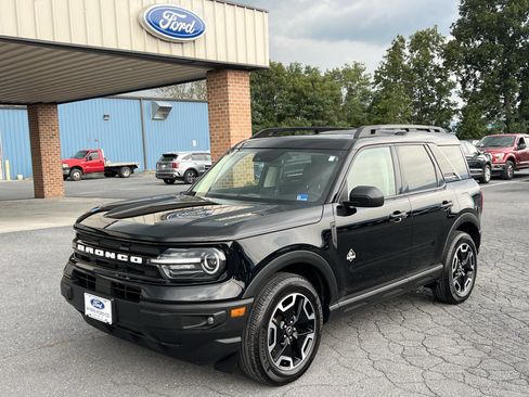 Used 2023 Ford Bronco Sport Outer Banks w/ Tech Package AWD/4WD image 3