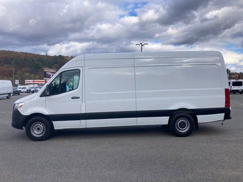 Used 2022 Mercedes-Benz Sprinter 2500 image 4