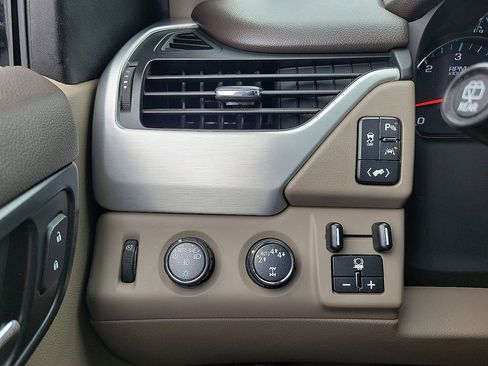 Used 2019 GMC Yukon SLT w/ Premium Edition AWD/4WD image 14