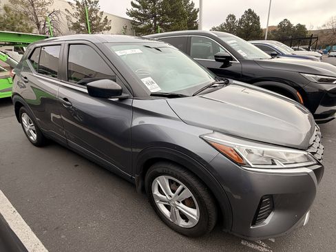 Used 2023 Nissan Kicks S FWD image 3