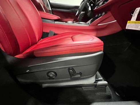Used 2021 Alfa Romeo Stelvio Ti w/ Nero Edizione image 38
