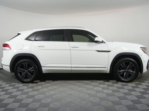 Used 2021 Volkswagen Atlas Cross Sport SE w/ Cross Sport MDO Package FWD image 2
