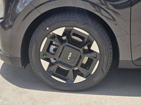 New 2026 Kia Carnival EX FWD image 12