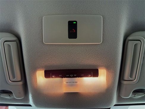 Certified 2023 Nissan Versa SR w/ Trunk Package image 18