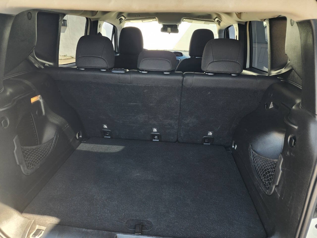 Used 2018 Jeep Renegade Latitude FWD image 14
