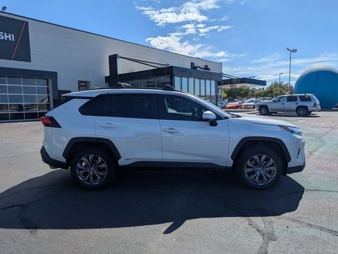 Used 2022 Toyota RAV4 XLE Premium image 2