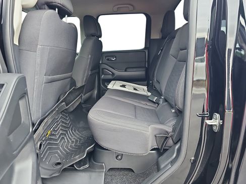 Used 2022 Nissan Frontier SV w/ Technology Package RWD image 11
