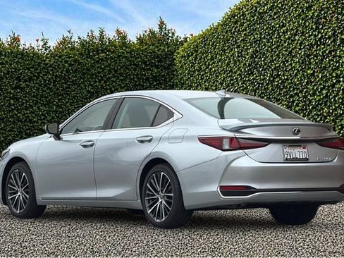 Used 2025 Lexus ES 300h w/ Premium Package FWD image 6