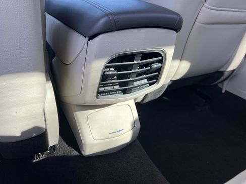 Used 2017 Lincoln MKZ Select image 32