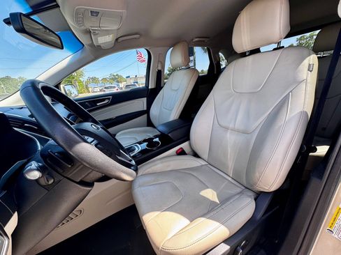 Used 2017 Ford Edge Titanium w/ Technology Package AWD/4WD image 7