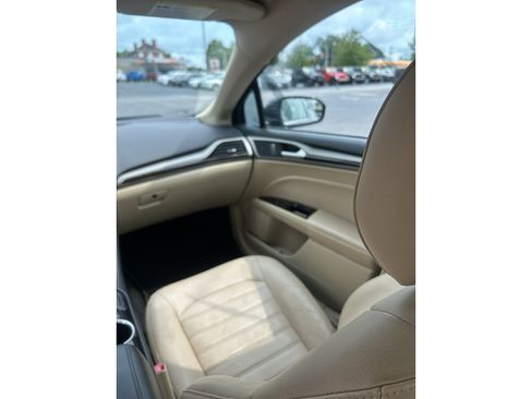 Used 2014 Ford Fusion SE w/ Equipment Group 202A FWD image 10