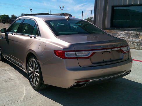 Used 2019 Lincoln Continental Select image 11