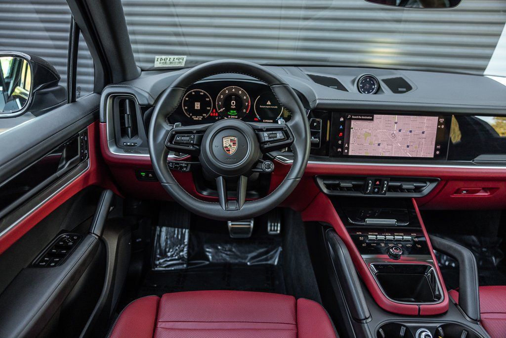 Certified 2025 Porsche Cayenne E-Hybrid AWD/4WD image 13