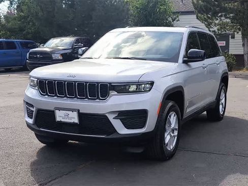 New 2025 Jeep Grand Cherokee Laredo X w/ Luxury Tech Group I image 4