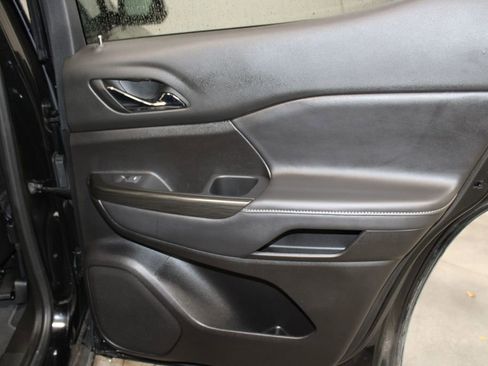 Used 2023 GMC Acadia SLT w/ Elevation Edition image 28