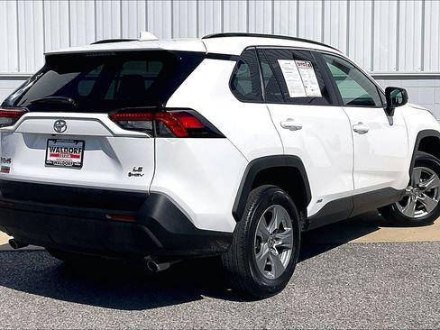 Used 2025 Toyota RAV4 LE AWD/4WD image 17