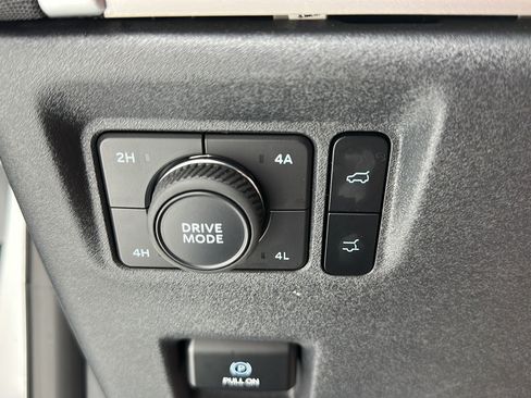 Used 2025 Ford Expedition Active AWD/4WD image 23