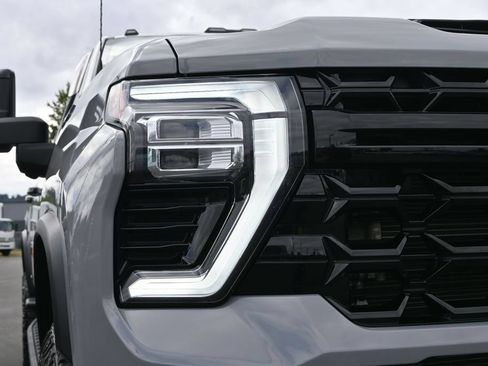 Used 2024 Chevrolet Silverado 2500 ZR2 w/ Technology Package AWD/4WD image 14