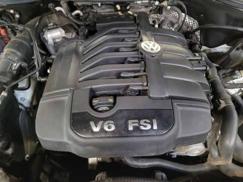 Used 2016 Volkswagen Touareg Sport image 30