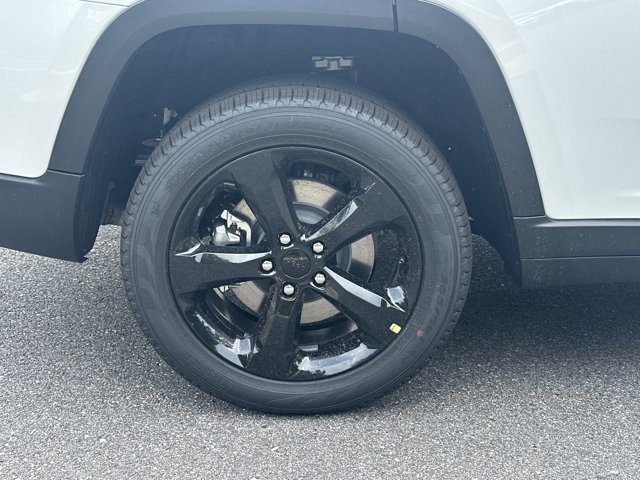New 2026 Jeep Grand Cherokee L Limited w/ Limited Altitude Package AWD/4WD image 17