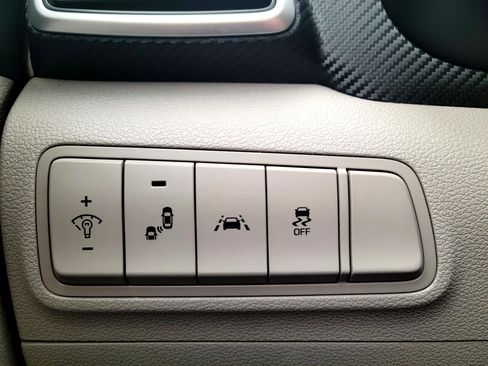 Used 2011 Ford Edge SE image 14