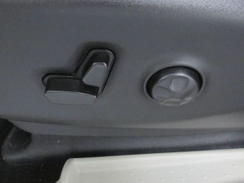 Used 2023 Chrysler Pacifica Touring-L FWD image 29