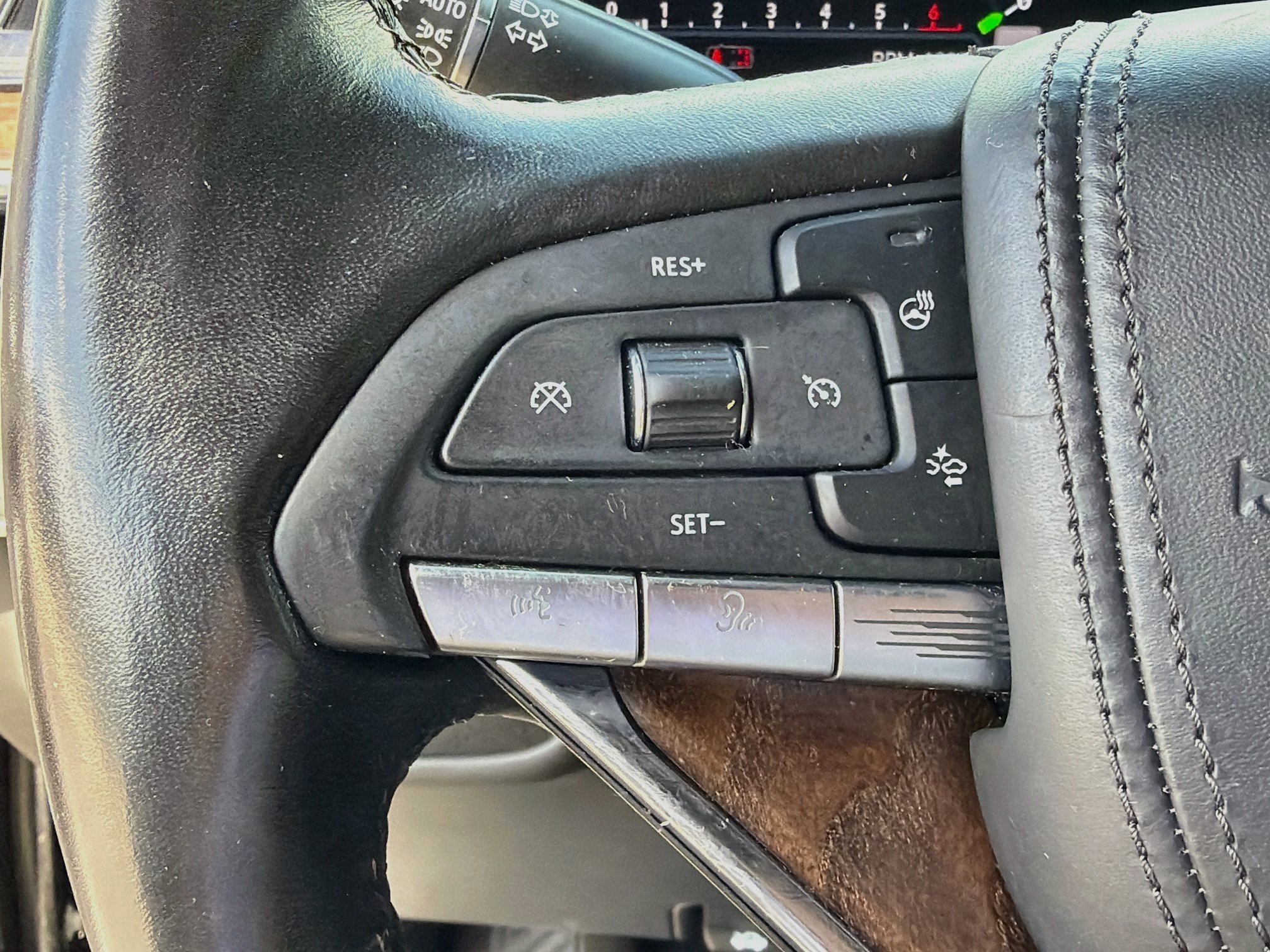 Used 2022 Cadillac Escalade Premium Luxury Platinum AWD/4WD image 40