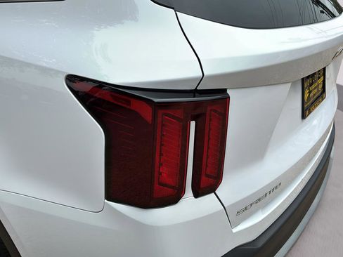 Used 2025 Kia Sorento LX FWD image 42
