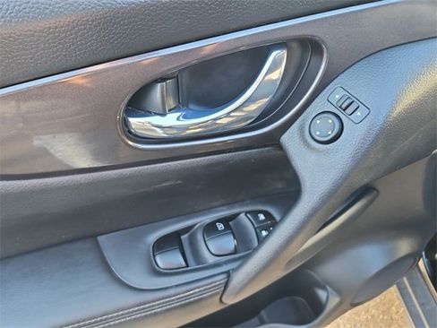 Used 2019 Nissan Rogue SV image 22