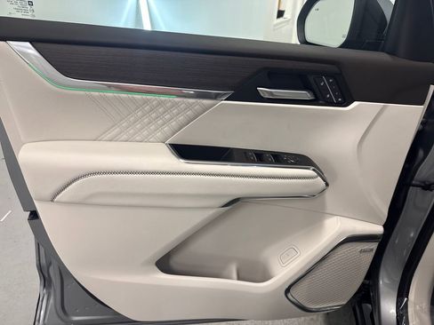 New 2026 GMC Acadia Denali w/ Super Cruise Package FWD image 11