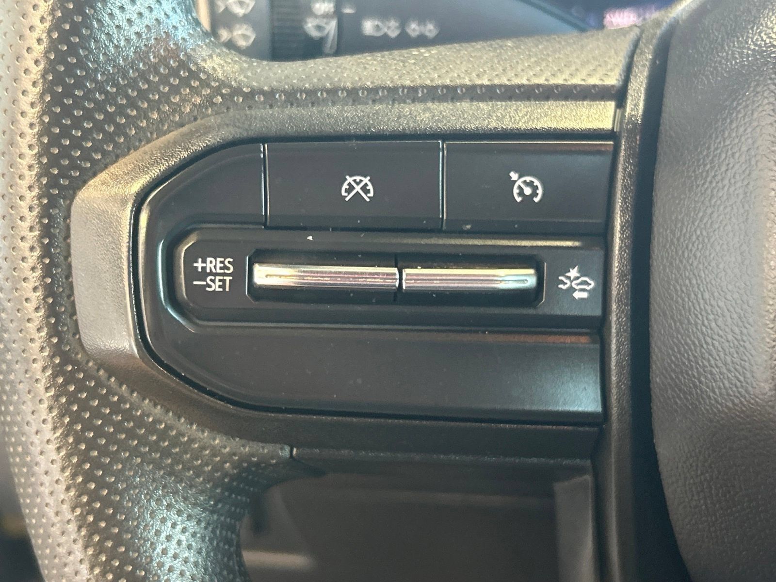 Used 2024 Chevrolet Colorado Trail Boss w/ Technology Package AWD/4WD image 18