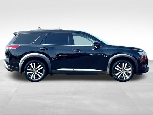 Used 2024 Nissan Pathfinder Platinum w/ Cargo Package FWD image 8