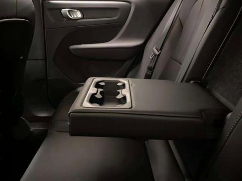 Used 2025 Volvo XC40 B5 Plus image 67