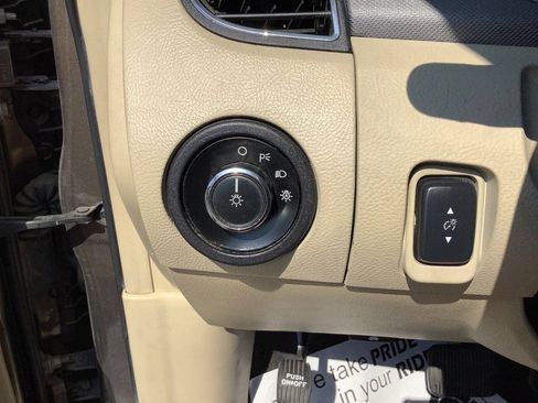 Used 2016 Ford Taurus SE FWD image 40