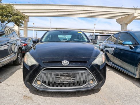 Used 2019 Toyota Yaris LE image 4