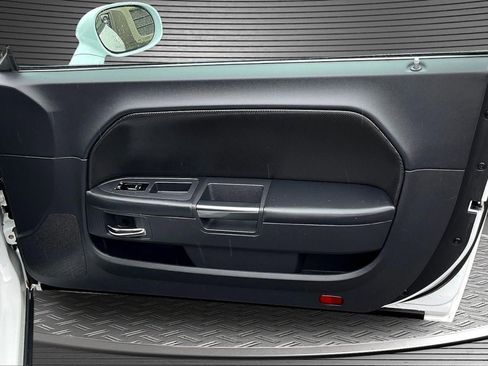 Used 2011 Dodge Challenger image 24