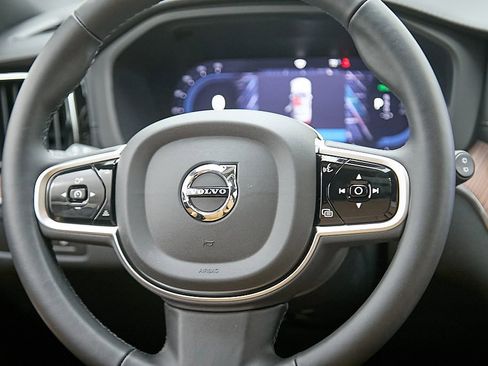 Certified 2025 Volvo XC60 T8 Ultra w/ Protection Package Premier image 31
