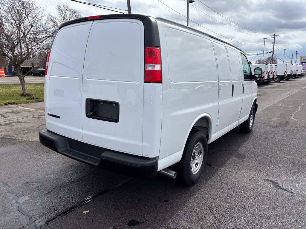 New 2026 Chevrolet Express 2500 RWD image 8
