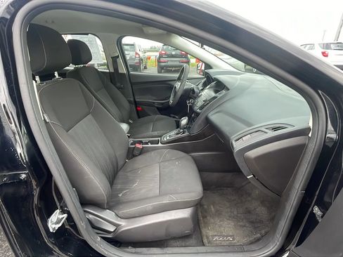 Used 2018 Ford Focus SE FWD image 25