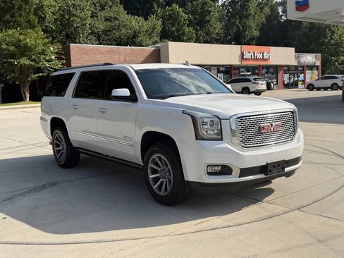 Used 2017 GMC Yukon XL Denali w/ Open Road Package RWD image 3
