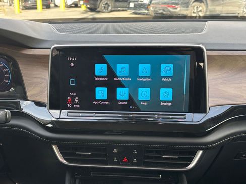 Used 2025 Volkswagen Atlas SE image 18