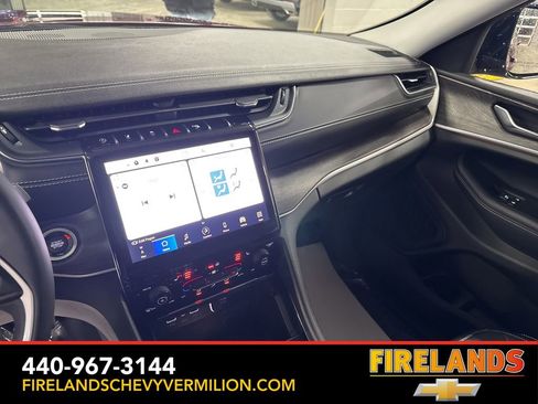 Used 2023 Jeep Grand Cherokee Limited image 20