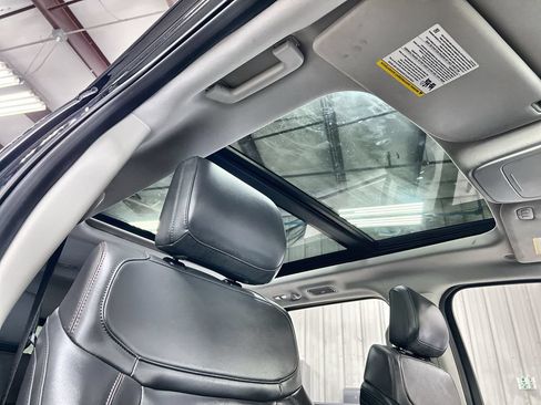 Used 2025 Ford Expedition Active AWD/4WD image 30