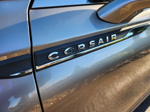 Used 2021 Lincoln Corsair AWD image 10