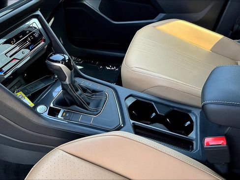 Used 2023 Volkswagen Tiguan SE FWD image 19