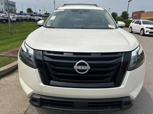Used 2024 Nissan Pathfinder SV AWD/4WD image 2